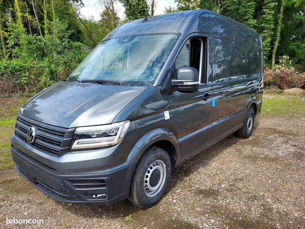 Volkswagen CRAFTER FG BVA GRIS FONCÉ 35 L3H3 2.0 TDI 177CH BUSINESS TRACTION BVA8 (image 1)