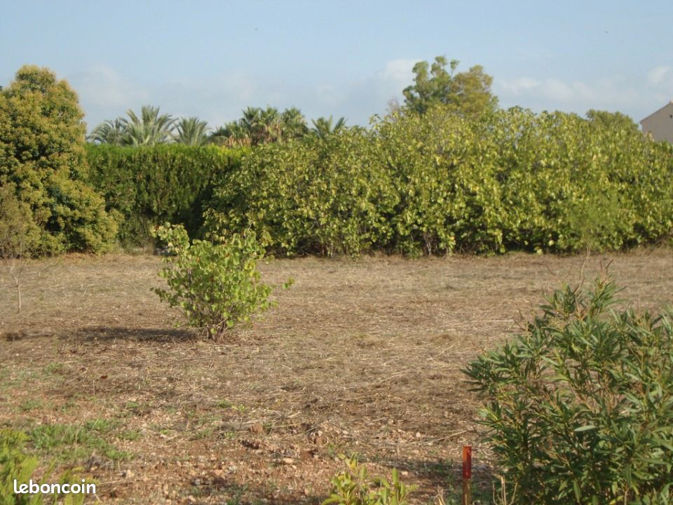 Terrain 140 m² · à Cuers · 113 000 €