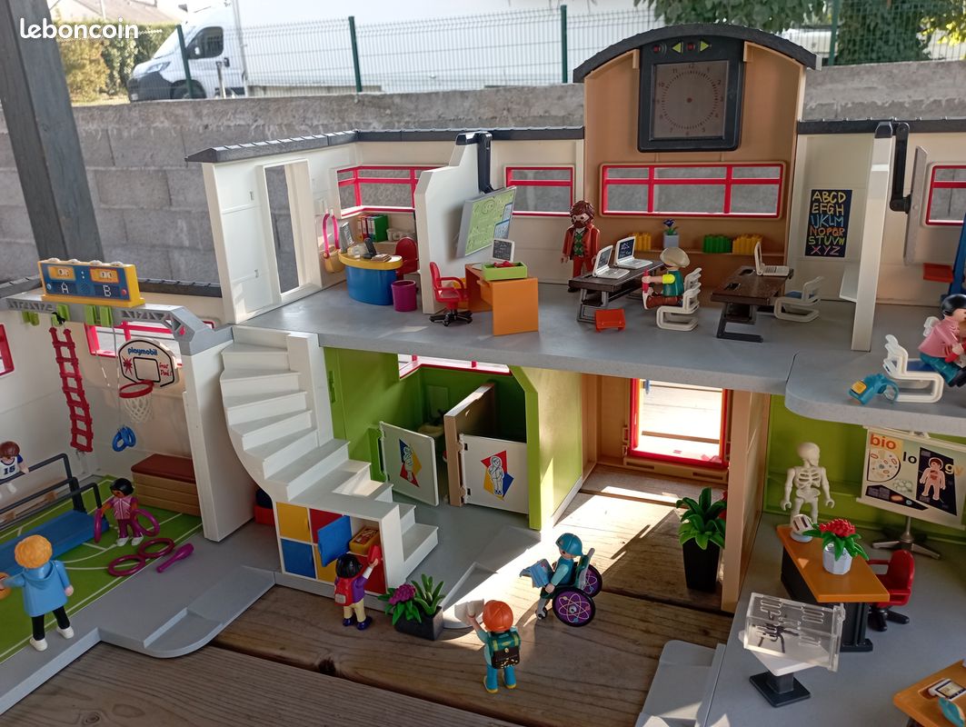 Lot Playmobil City Life École (9453) + Gym (9454) + Histoire (9455) + Chimie (9456) + Extension 9809