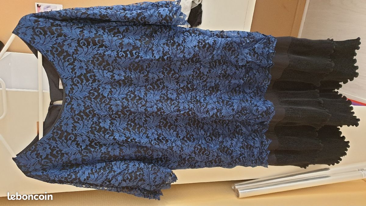 Robe avec dentelle 50 (image 1)