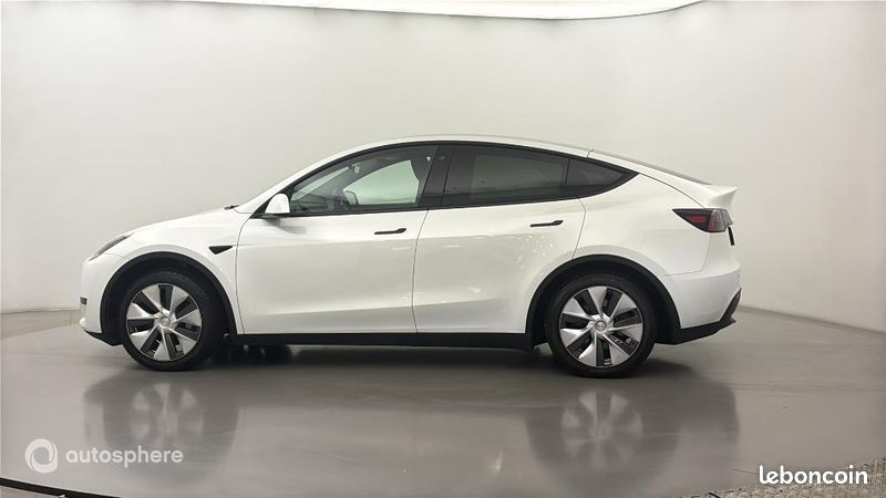 Tesla Model Y Standard RWD (image 7)