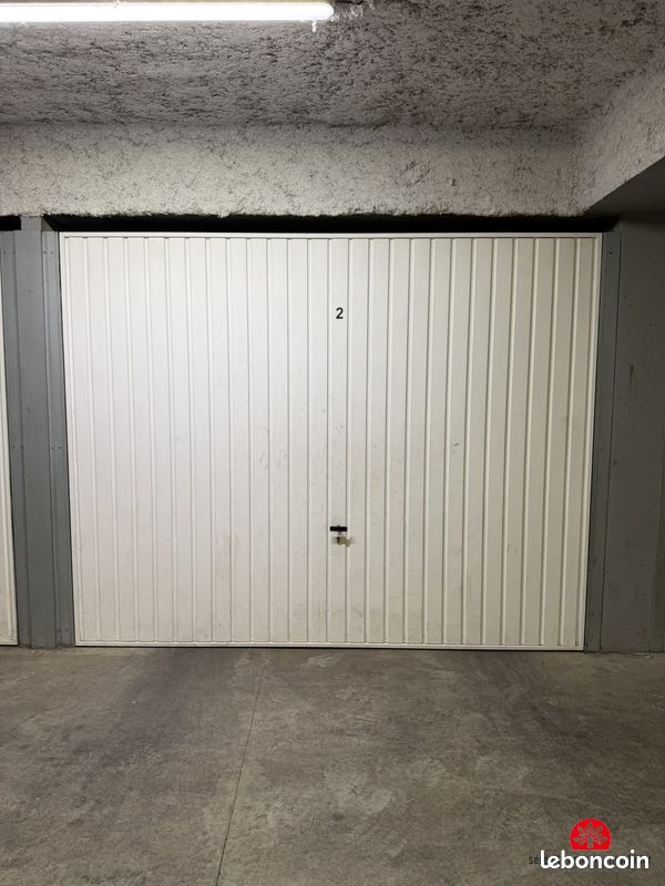 Parking 14 m² · à Rillieux-la-Pape · 14 m² · 16 000 €