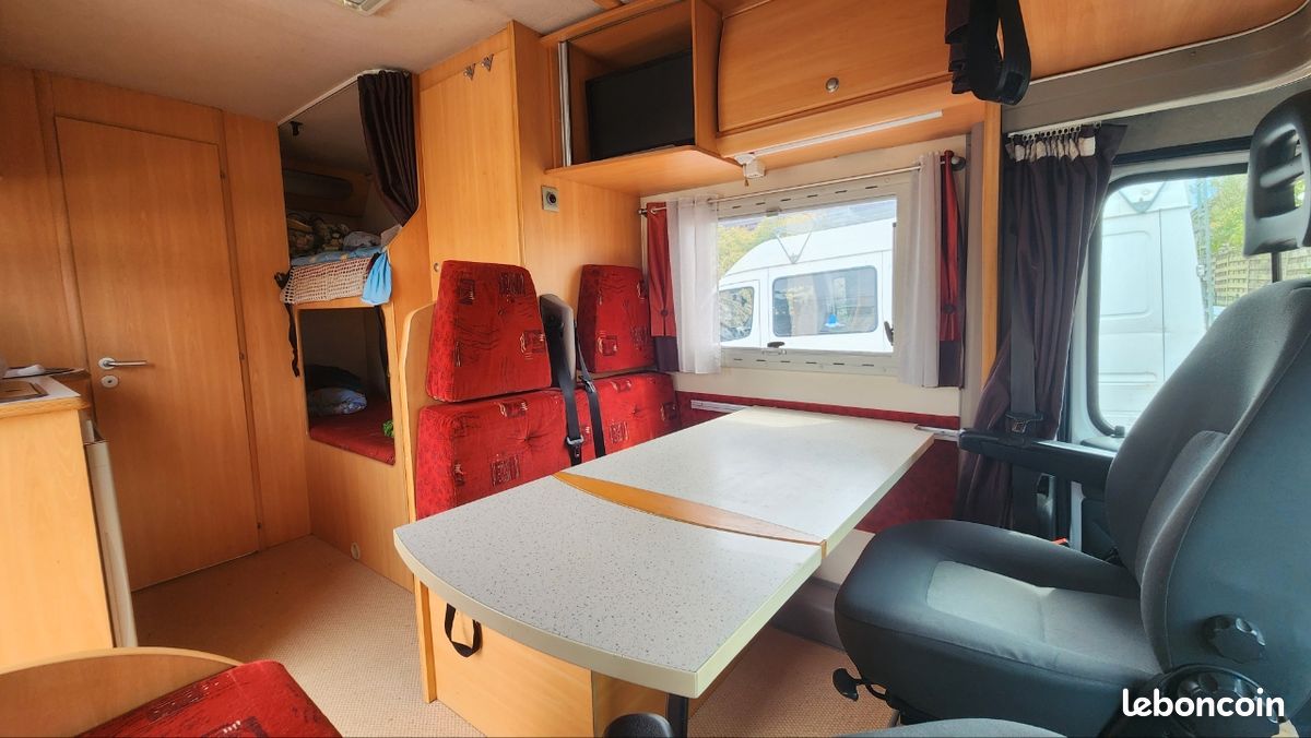 Camping car avec capucine (image 2)