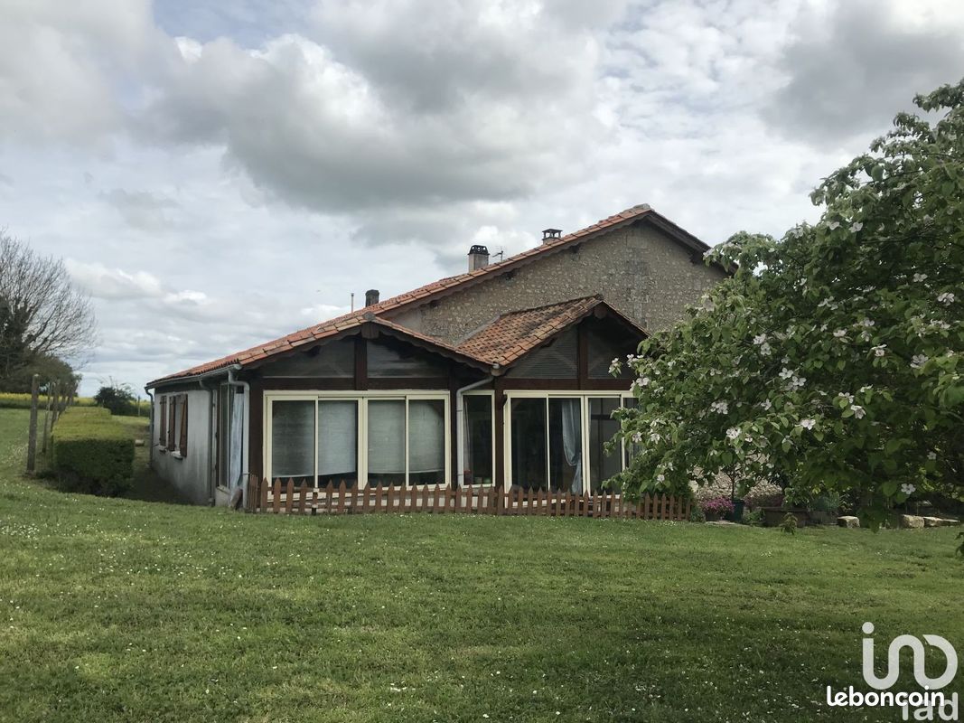 Maison 11 pièces 280 m² - Chalais 16210 (image principale 2)