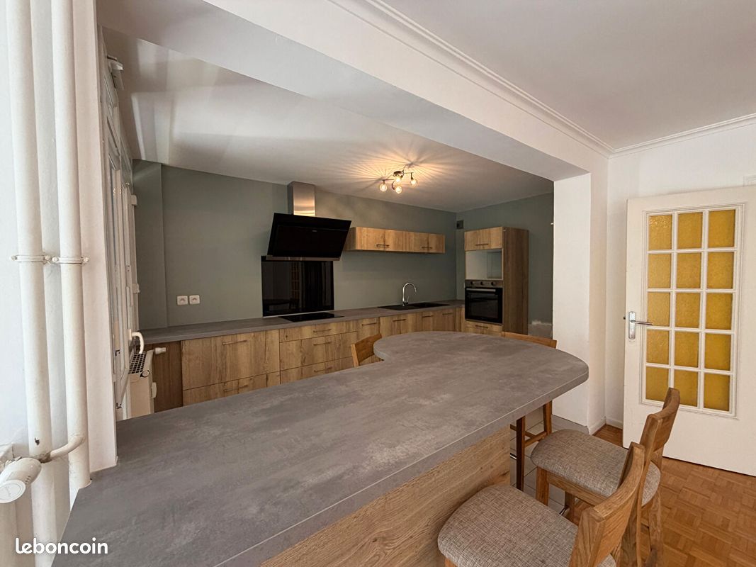 Appartement 5 pièces 99 m² · à Saint-Étienne · 99 m² · 850 €/mois