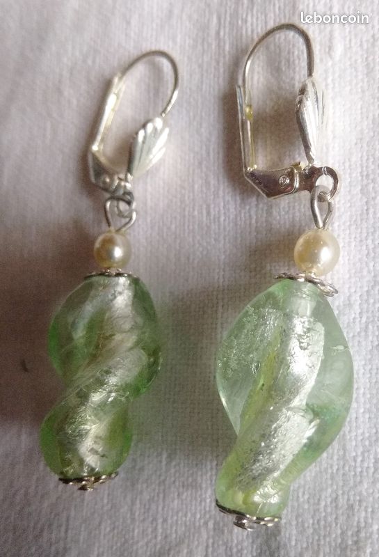 Boucles d'oreilles pendentifs fantaisie - tortillons - vert amande (image 2)