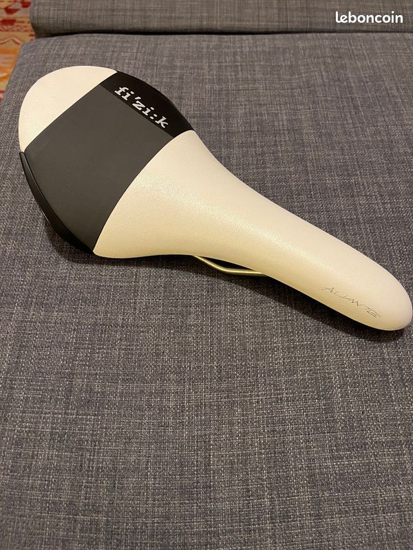 Selle De Vélo De Route Fizik Aliante Sport - 276g, 140x270mm - Occasion Bon état