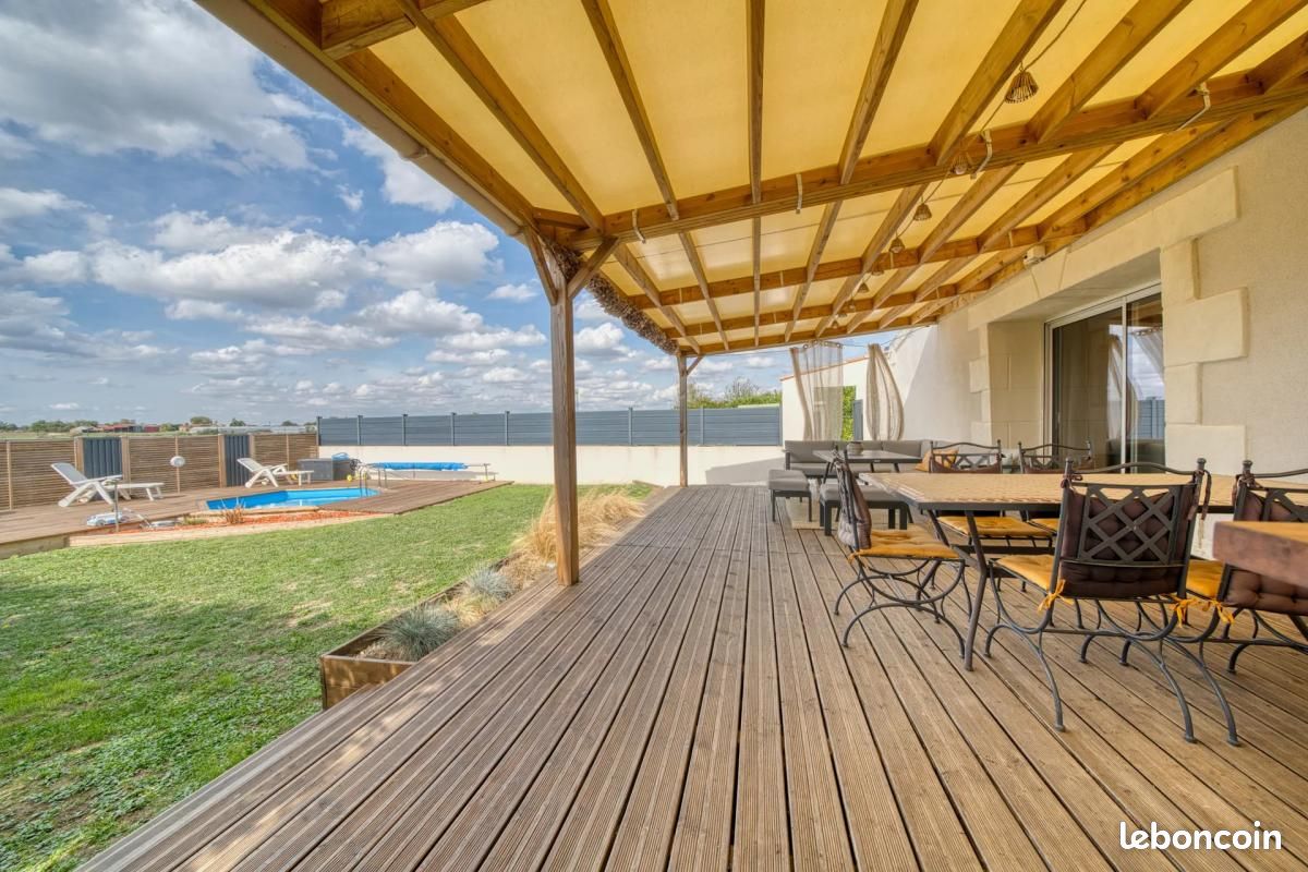 Maison 5 pièces 94 m² · à La Ronde · 94 m² · 250 000 €
