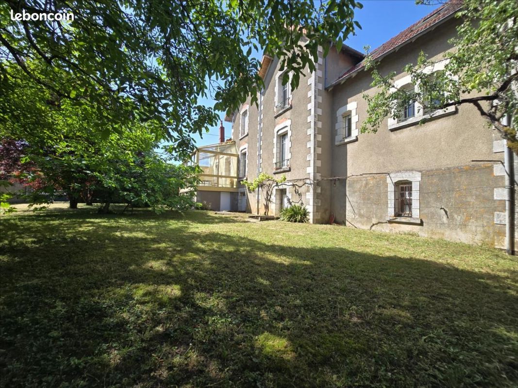 Maison 8 pièces 241 m² · à Poitiers · 241 m² · 397 000 €