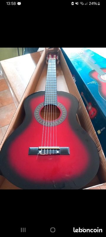 Guitare enfant (image 1)
