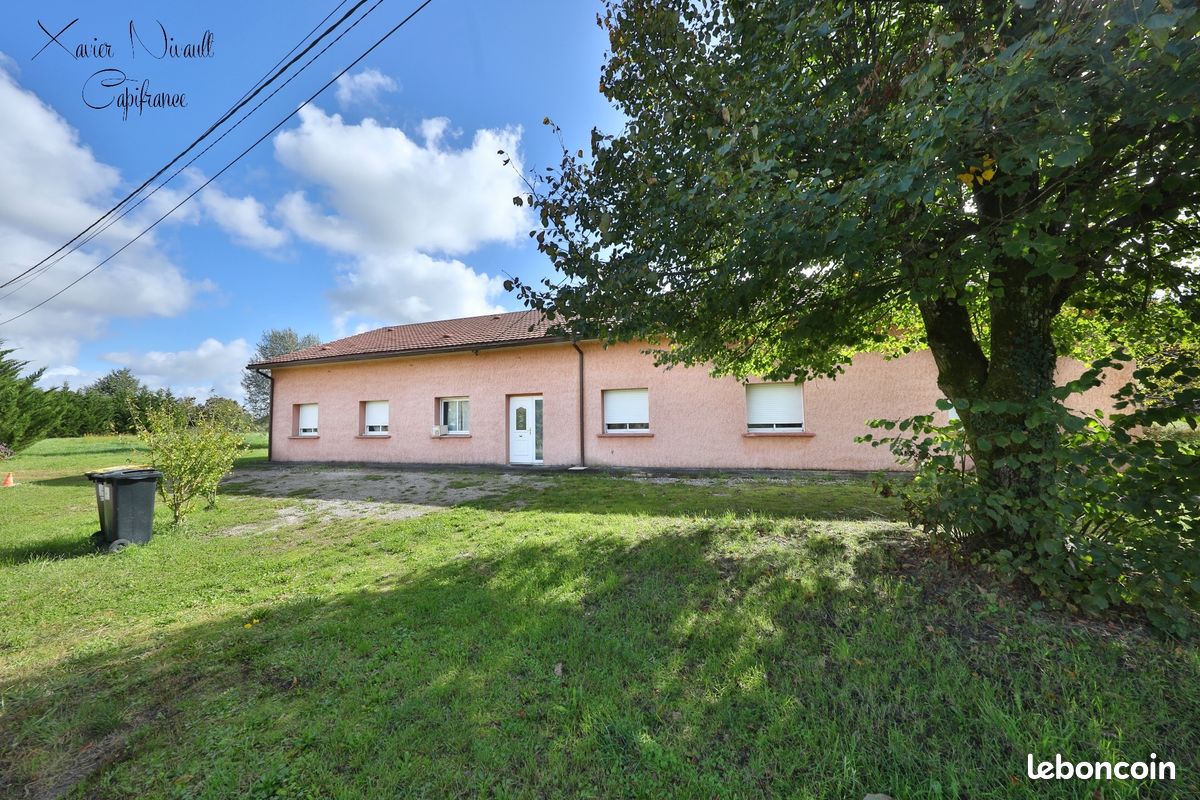 Maison 8 pièces 281 m² · à Saint-Trivier-de-Courtes · 281 m² · 264 500 €