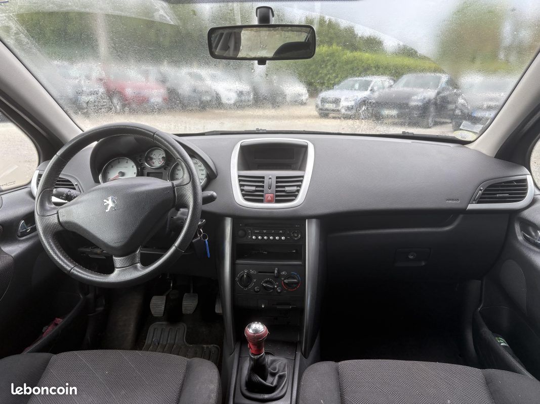 Peugeot 207 1.4 vti 95 premium 2007 (image 5)