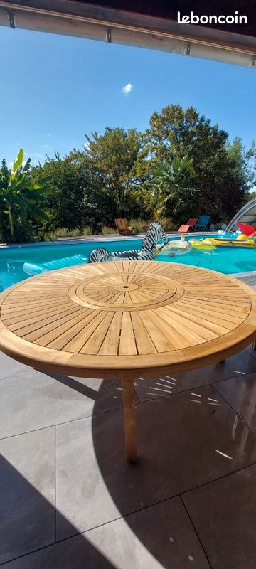 Grande table de jardin ronde en teck Ø 2 m – plateau tournant – excellent état
Prix : 360 (image 2)