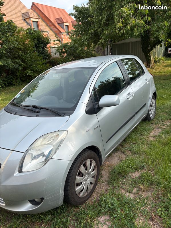 Toyota Yaris 2 (image 2)