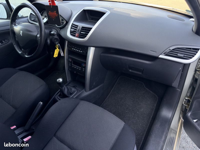 Peugeot 207 1.6 essence 16V FELINE 5P (image 3)