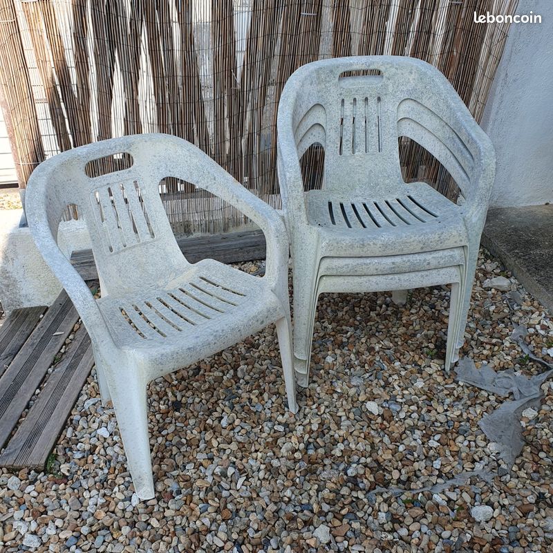 4 chaises plastique (image 1)