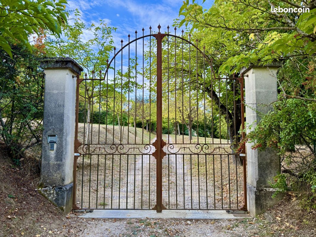 Maison 6 pièces 252 m² · à Dauphin · 252 m² · 858 000 €