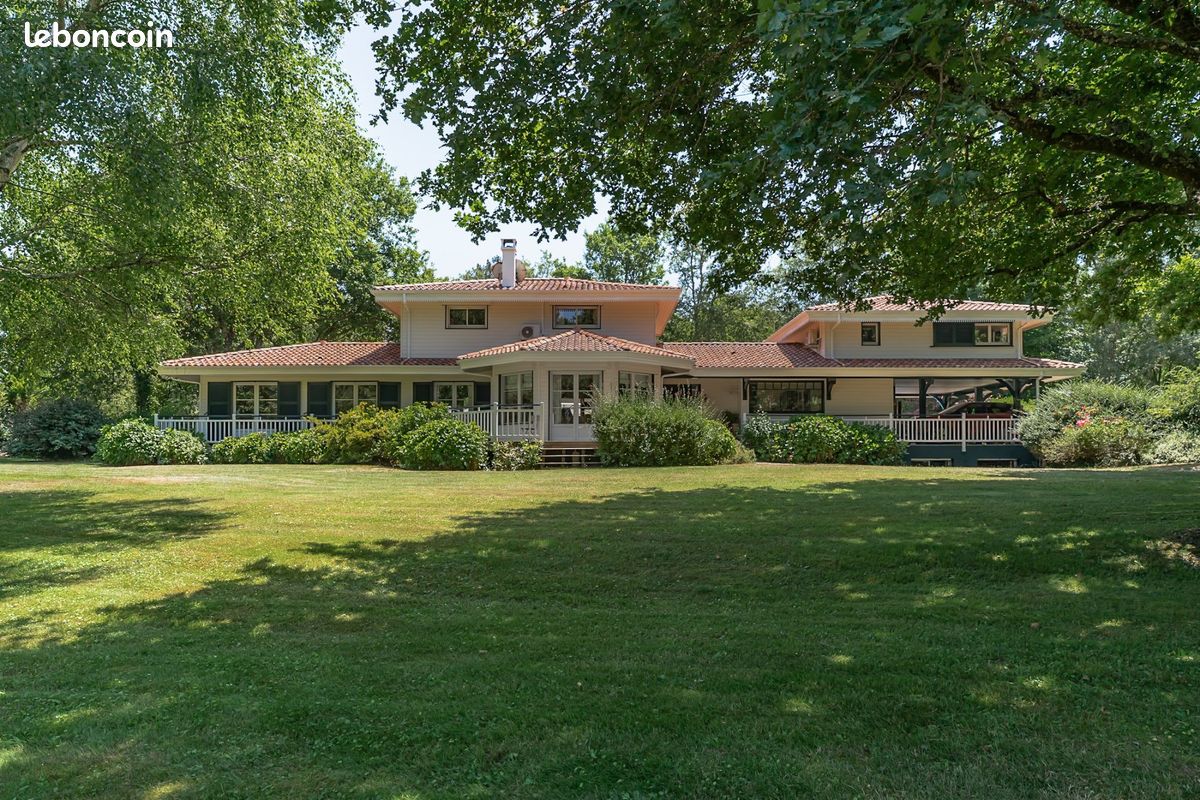 Maison 8 pièces 220 m² · à Salles · 220 m² · 1 250 000 €