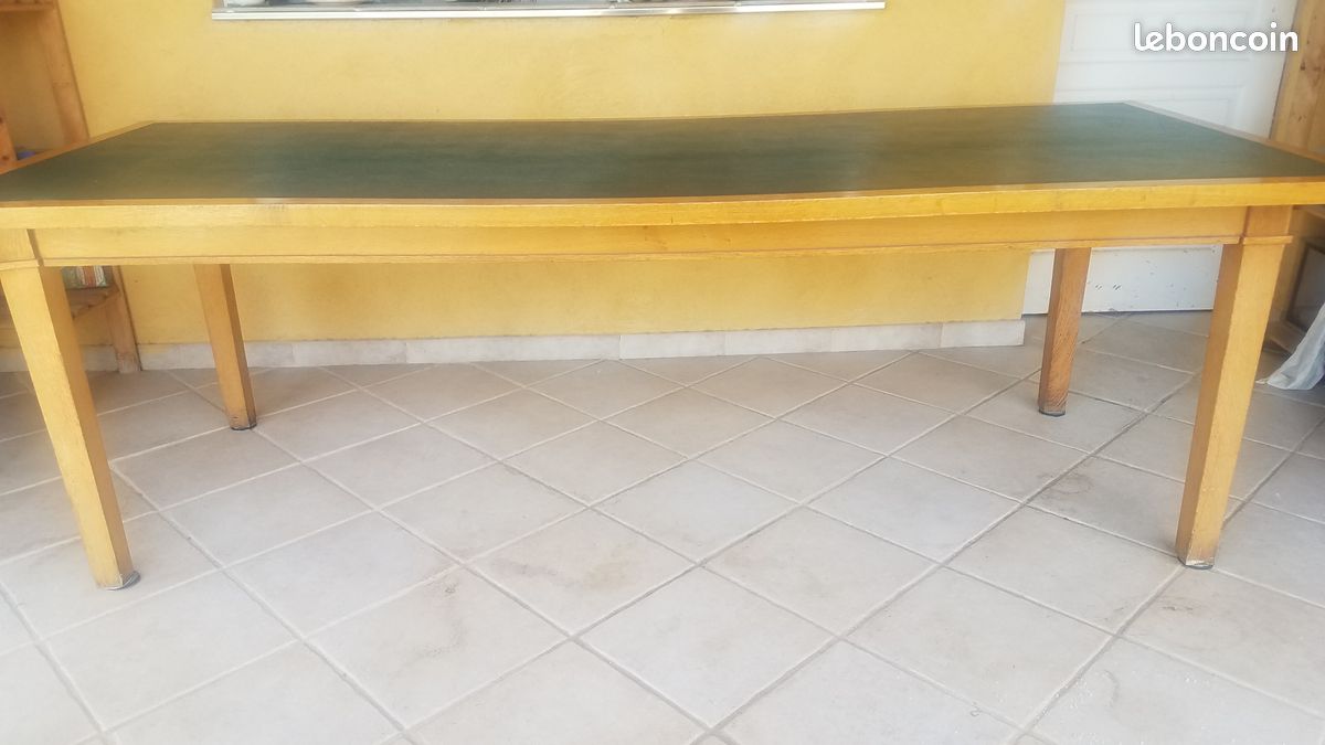 Grande Table dessus cuir (image 1)
