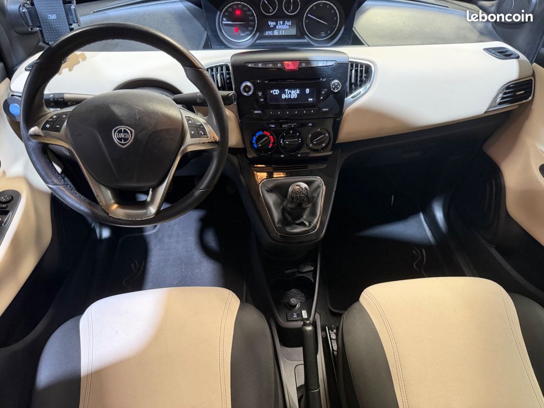 LANCIA YPSILON 1.2 70ch - suivi complet - 2 eme mains (image 3)