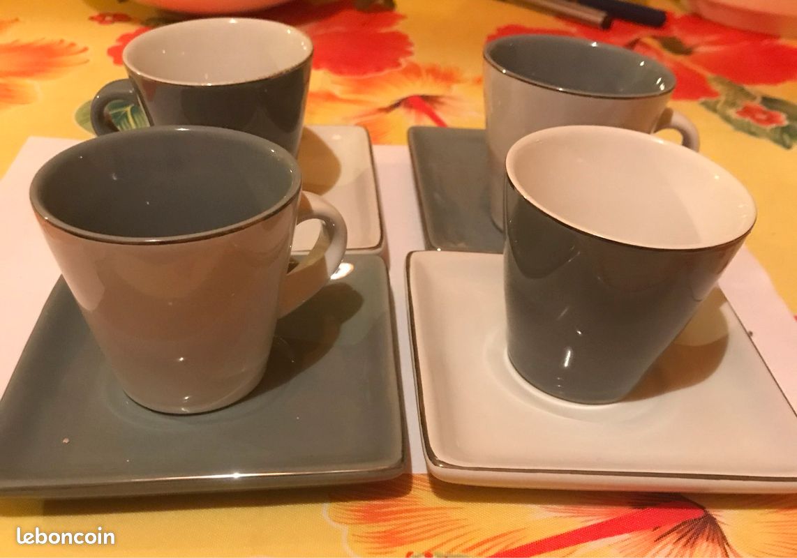 4 tasses à café + 4 sous-tasses (image 1)