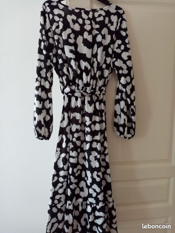 Robe blanche et noire (image 2)