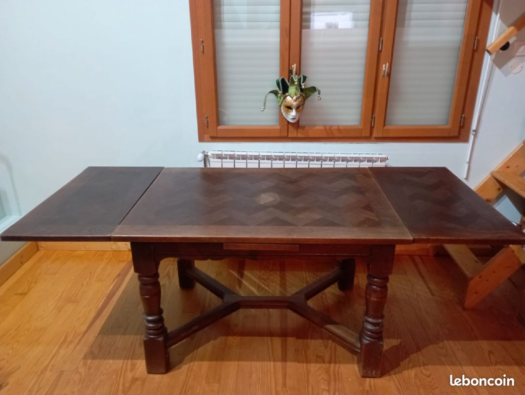 Table en bois (noyer) (image 2)