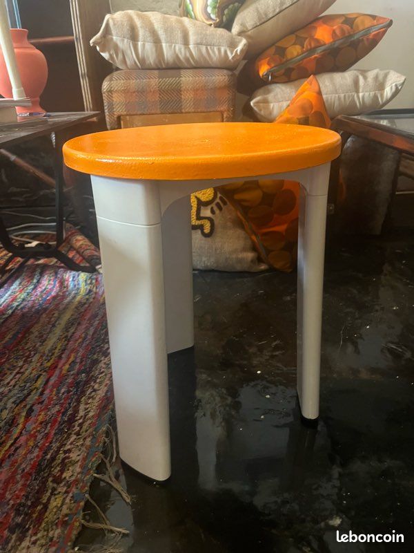 Table basse dans le style année 70 (image 2)