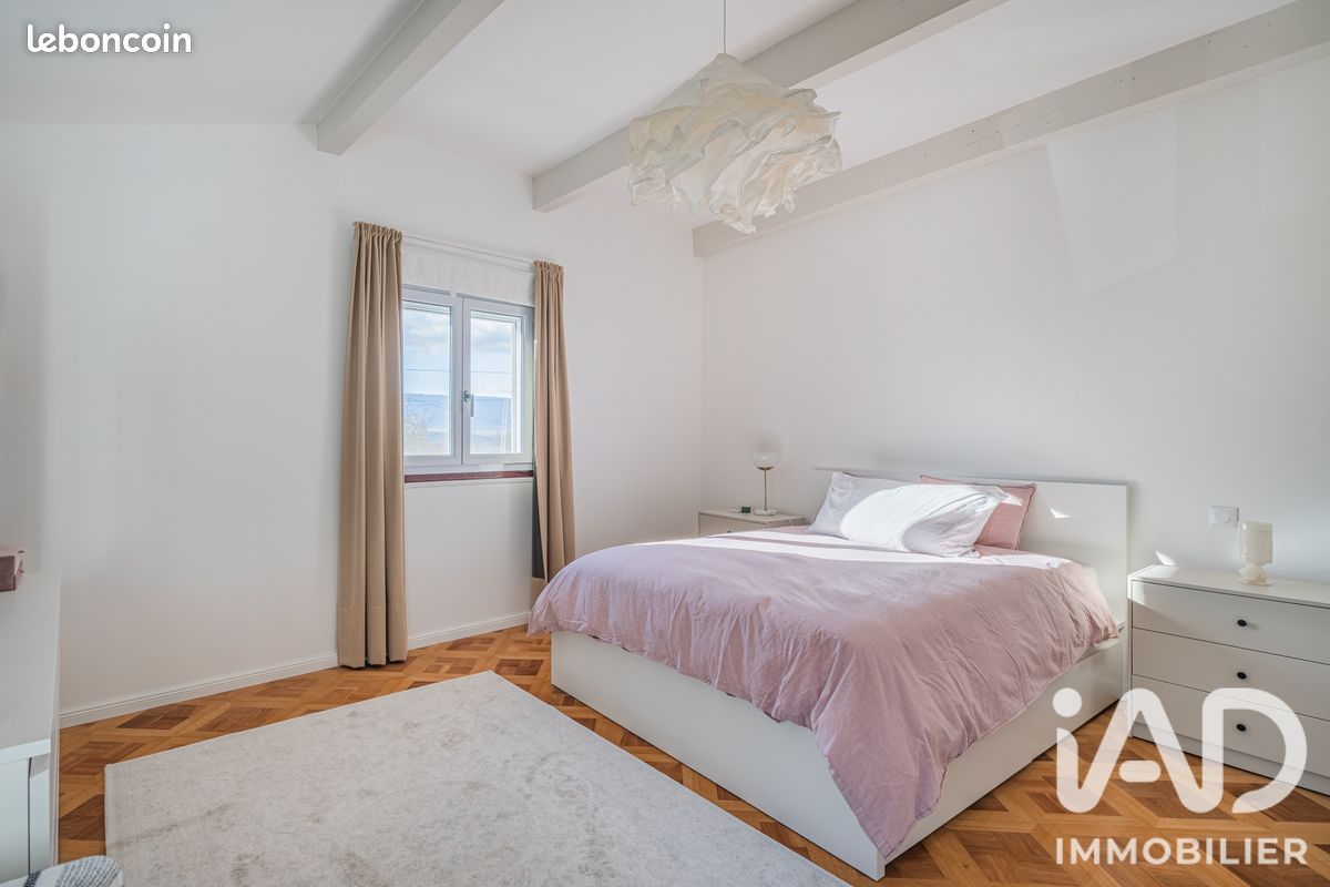 Propriété 5 pièces 234 m² (image 12)