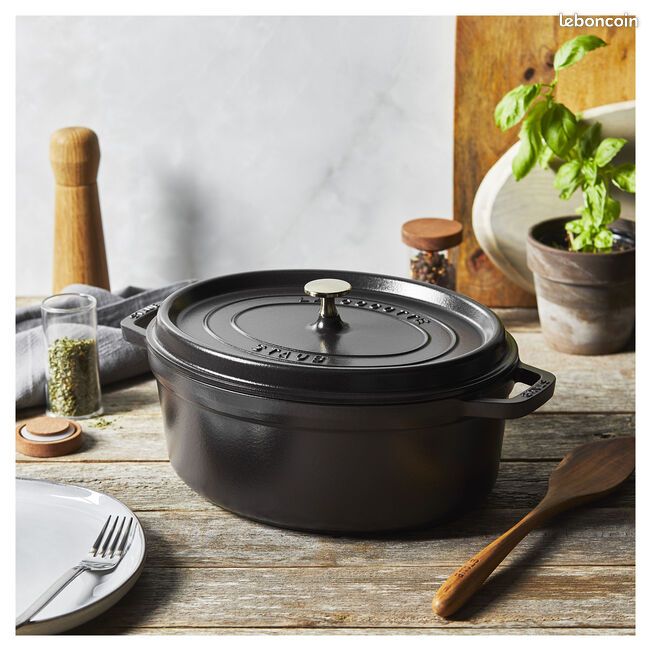 Cocotte ronde en fonte émaillée STAUB basilic