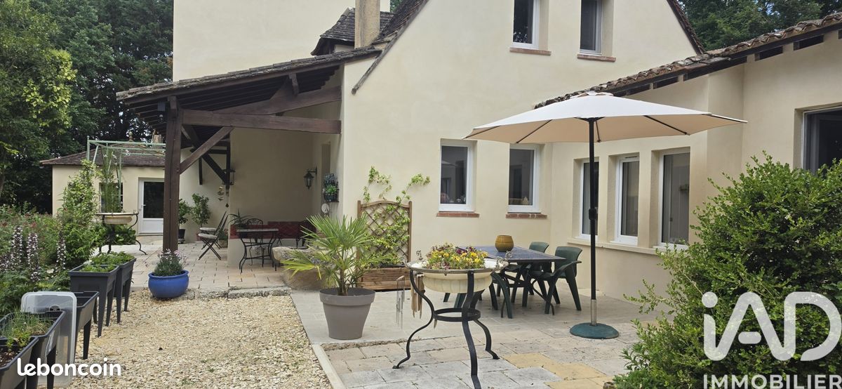 Maison 8 pièces 239 m² · à Pomport · 239 m² · 480 000 €