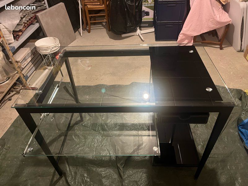 Bureau (image 1)