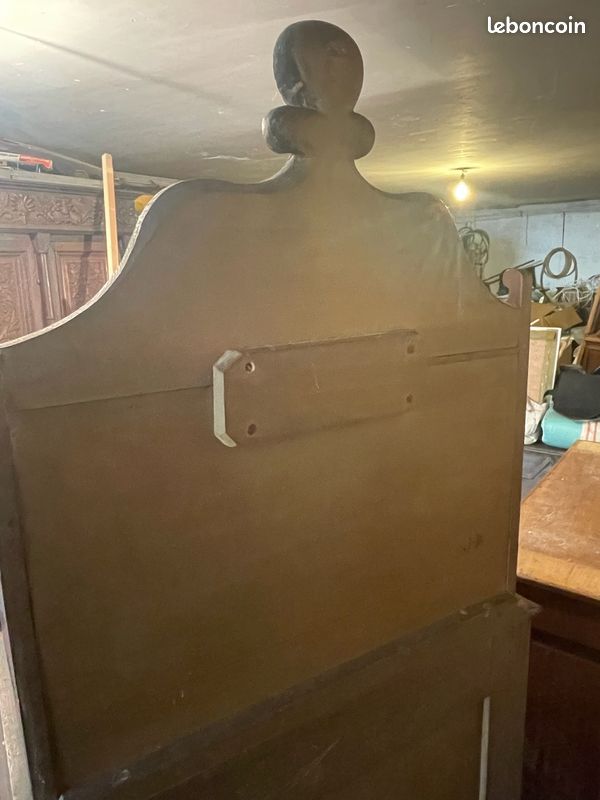 Beau meuble d'appui petit buffet très richement et finement sculpté signé et estampillé (image 10)