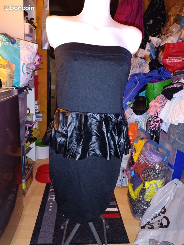 Robe bustier Noire basque en imitation cuir PVC taille (42