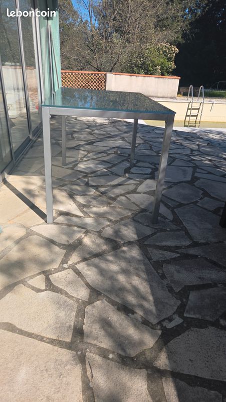 Table en métal avec plateau en verre (image 3)