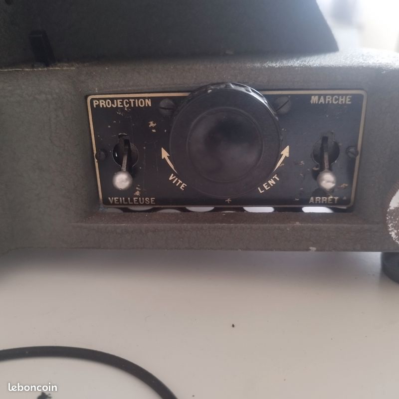 PROJECTEUR DE CINÉMA ancien. 16 mm à double griffes. NORIS KADETT. Manivelle. EUR 39,00