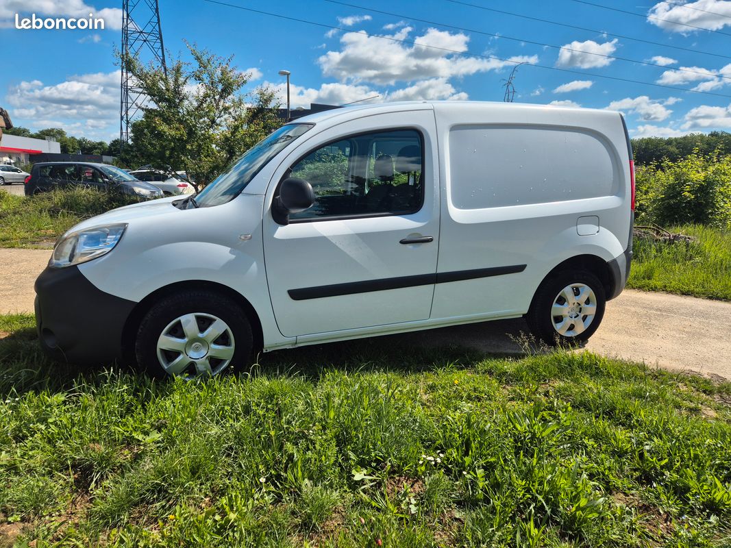 RENAULT KANGOO EXPRESS GRAND CONFORT 1.5 BLUE DCI 95ch (image 2)