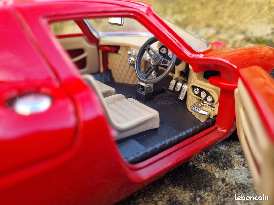 Ferrari DROGO Rouge 1/18 SMS - Miniature Résine Avec Boîte Vitrine - Années 70