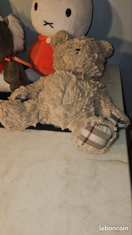 Lot de 5 peluches de collection (Miffy, Sanrio, We Bare Bears, Taronga Zoo) (image 3)