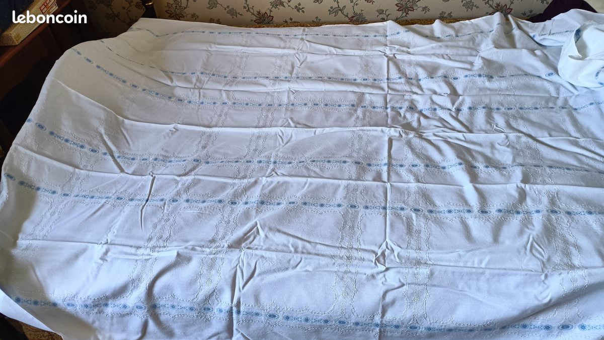 Nappe brodée et 12 serviettes vintage (image 2)
