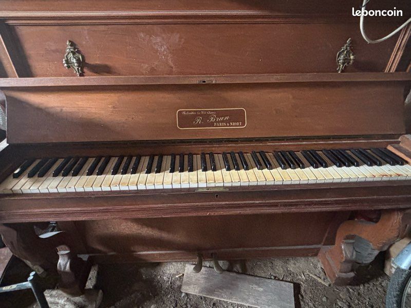 Piano (image 2)