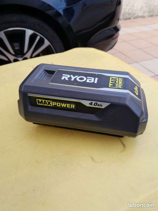 Lots de 2 batteries de tondeuse avec chargeur et la tondeuse (image 1)