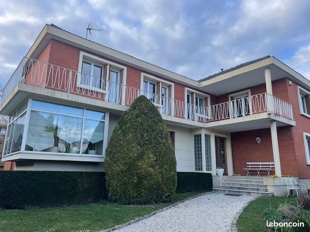 Maison 8 pièces 245 m²