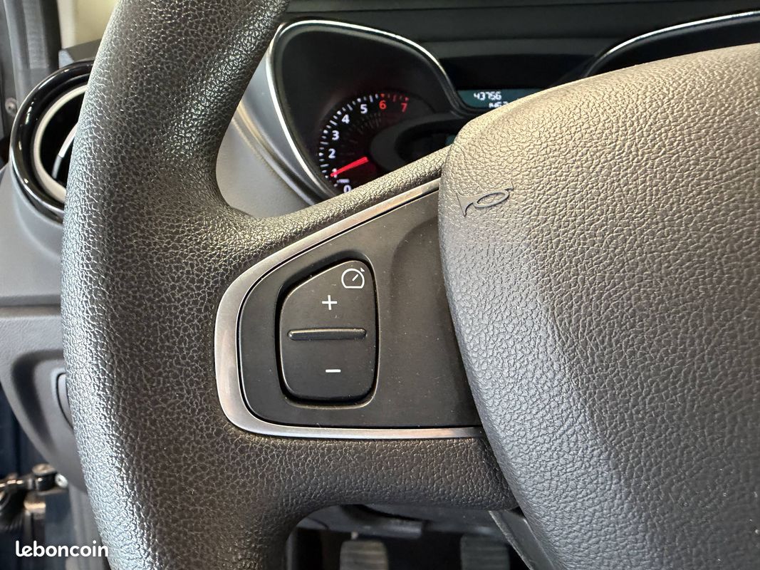 RENAULT Captur TCe 90 - 19 Life (image 29)