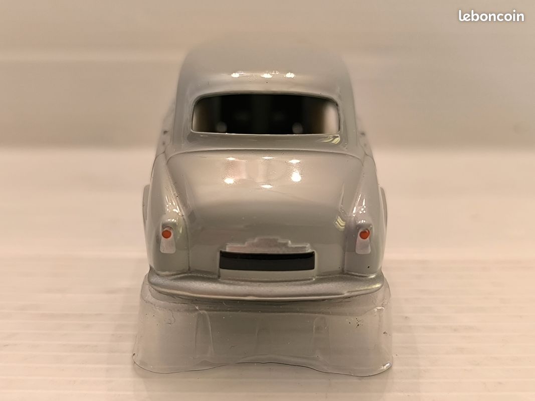 Dinky Toys N°24 U - Simca 9 Aronde - Échelle 1/43 - Vert - Zamak - Occasion (état D'usage)