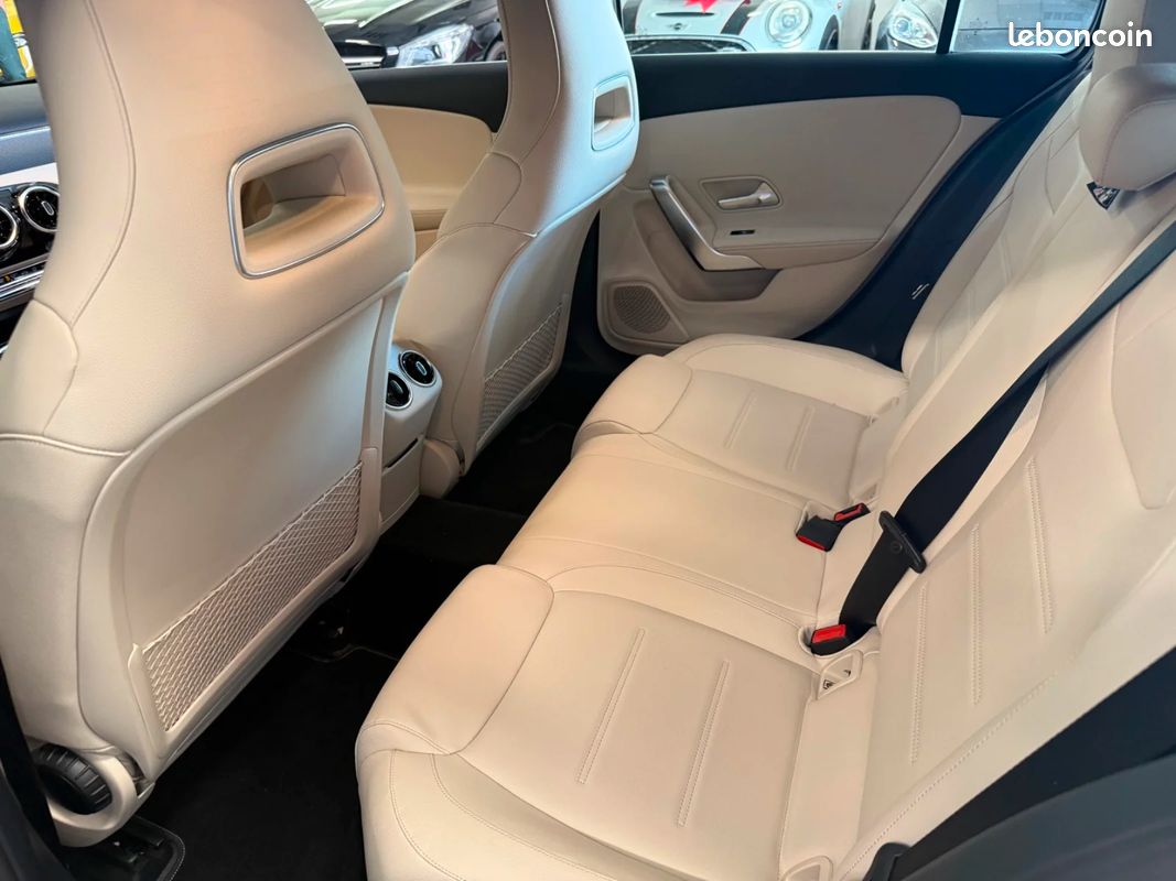 Mercedes-Benz CLASSE A Classe A 180 d 7G-DCT / APPLE CARPLAY / RÉGULATEUR / CAMÉRA / FAIBLE KM (image 12)