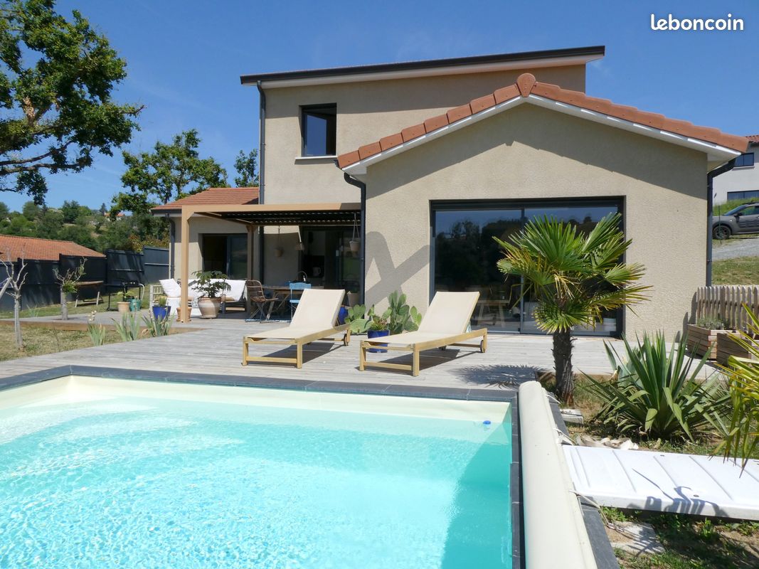 Maison 5 pièces 94 m² · à Chambost-Longessaigne · 94 m² · 315 000 €