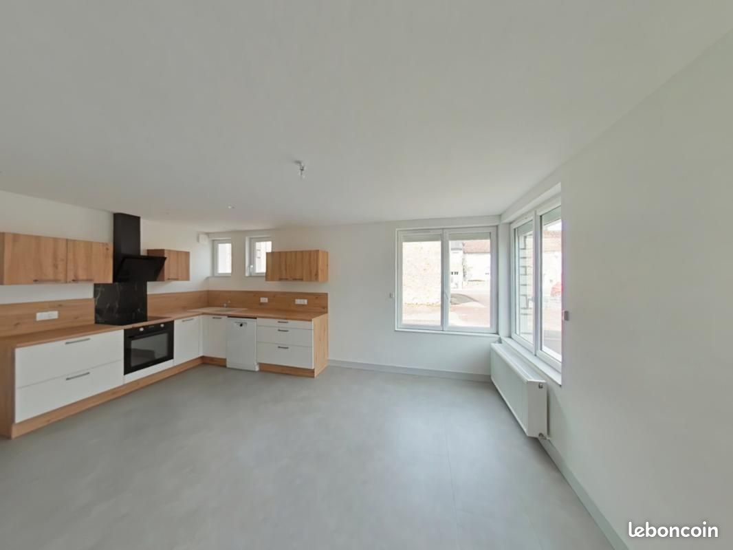 Maison 5 pièces 97 m² · à Saint-Léomer · 97 m² · 683 €/mois