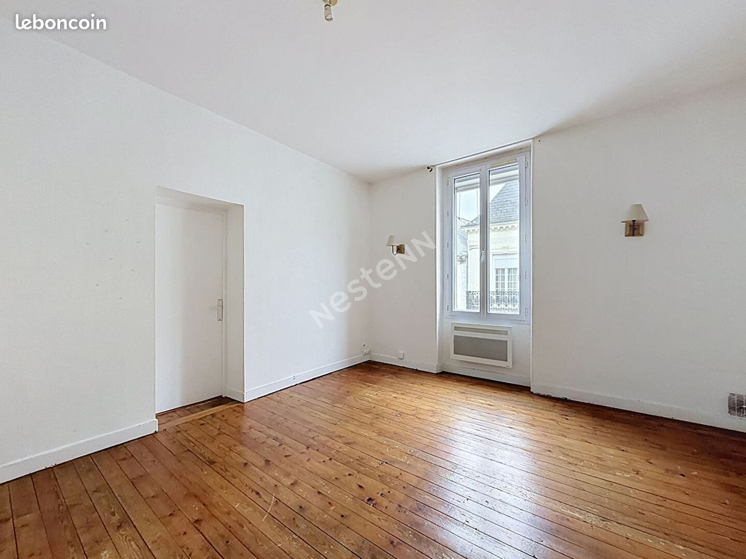 Maison 8 pièces 181 m² · à Le Lion-d'Angers · 181 m² · 274 900 €