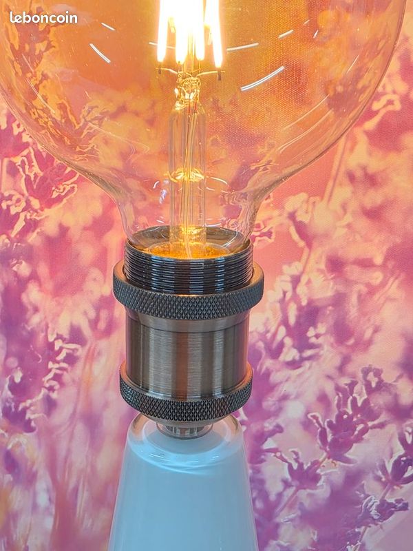 Lampe à poser upcycling cône opaline faisans industriel (image 2)